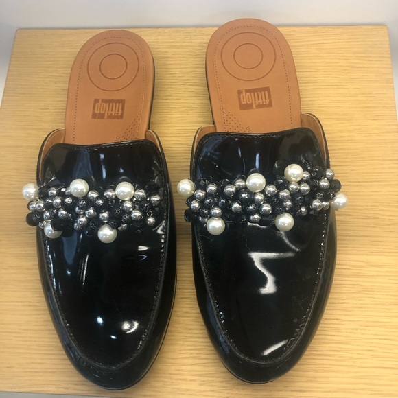 fitflop serene patent mules